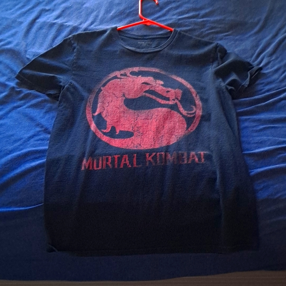 Warner Bros. Entertainment Inc. M sized MK black and red short sleeved t-shirt